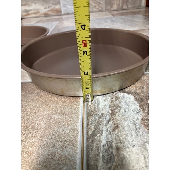 Set of 2 Round 9 Inch Non-Stick Cake Pans Brown Aluminum Baking Tins 1.5 Inch